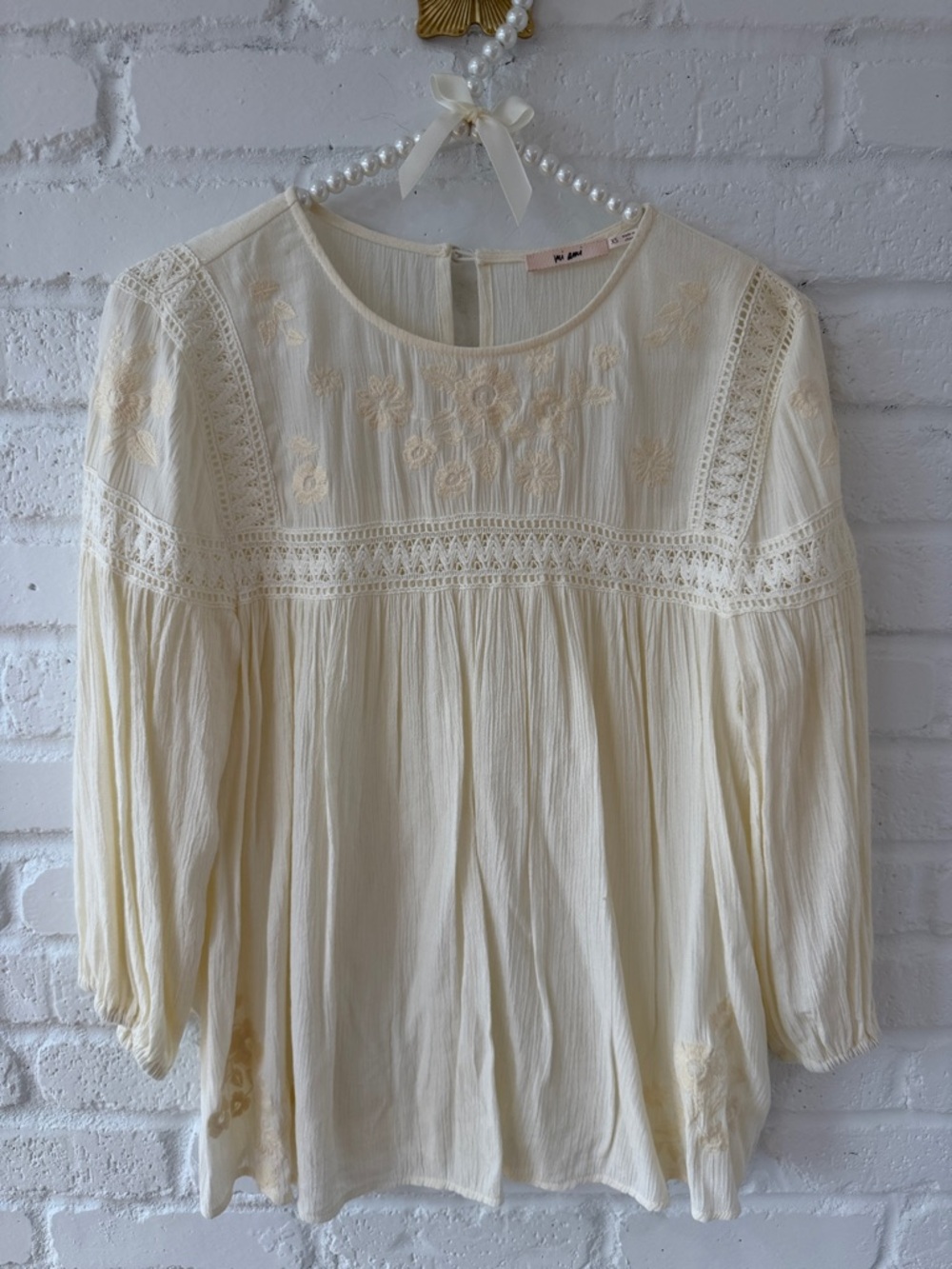 Francesca's Collections Cream Embroidered Peasant Blouse